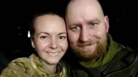 Broniąca Mariupola Waleria tydzień temu wzięła ślub z towarzyszącym jej na miejscu Andrijem