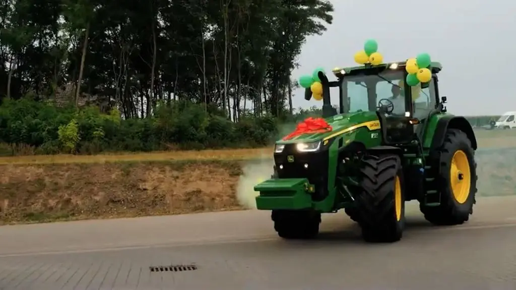 Ciągnik, który został podarowany wiceministrowi rolnictwa 