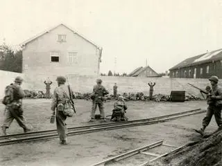 Wyzwalający Dachau żołnierze byli zszokowani skalą okrucieństwa