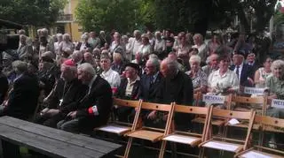 Weterani pod Pomnikiem PPP i AK