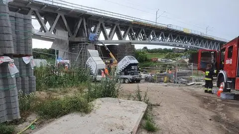 Na budowie wiaduktu maszyna śmiertelnie przygniotła pracownika