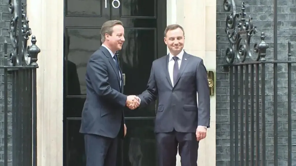 Andrzej Duda powitany przez Davida Camerona