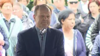 Ksiądz Kazimierz Sowa przemawia na pogrzebie Grzegorza Miecugowa