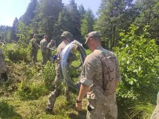 Wzdłuż litewsko-białoruskiej granicy powstają zasieki z drutu kolczastego 
