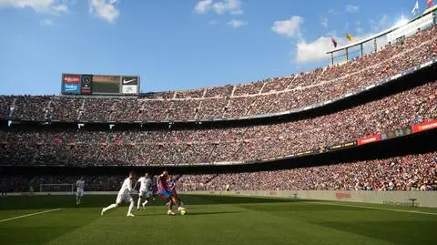Jeden mecz i miliony dochodu Barcelony. "Sportowa porażka, ekonomiczna radość"