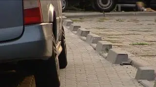 Parking świeci pustkami