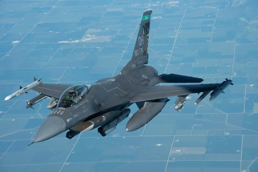 Amerykańskie samoloty wielozadaniowe F-16. Zdjęcie ilustracyjne 