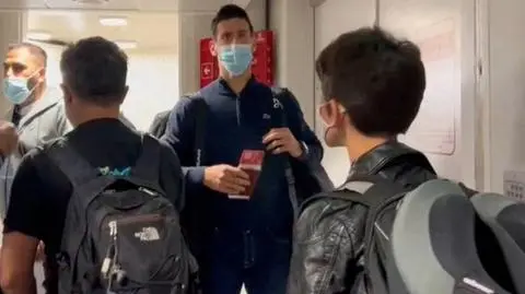 Premier Australii nie zamyka furtki Djokoviciowi. Serb już w Dubaju