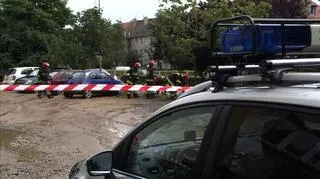Na miejscu pracowały służby MPWiK, straż pożarna i policja