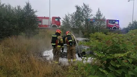 Policja ustala tożsamość kierowcy bmw