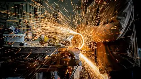 fabryka warsztat shutterstock_1685474707_S
