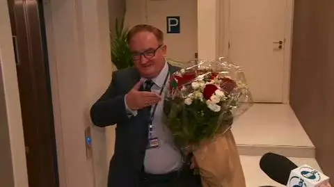 Kłaniam się państwu. Saryusz-Wolski z kwiatami w siedzibie chadeków