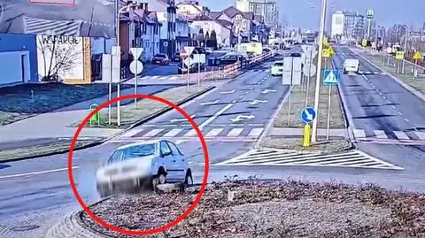 Wjechał na środek ronda
