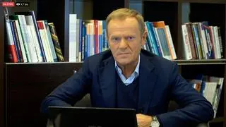 Donald Tusk w czasie livechatu z internautami