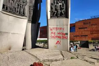 Wandale pomalowali pomnik Poległych Stoczniowców