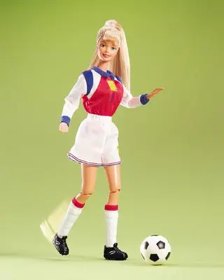 Już od kilku lat można kupić Barbie piłkarkę