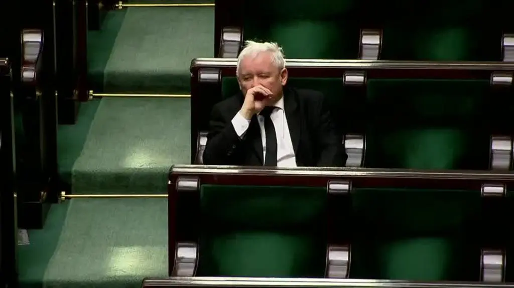 Nitras do Kaczyńskiego: A Pan wie, że ten pan z brodą, to jego żona jest w trzech radach nadzorczych? 