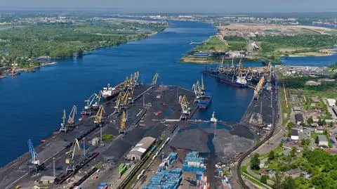 Statek z wartymi kilkanaście milionów dolarów nawozami od marca jest w Zatoce Ryskiej