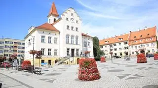 Wygrał jednym głosem, sąd kazał powtórzyć wybory, bo w komisji była jego siostra