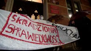 "Skradziona sprawiedliwość". Protest pod Sądem Rejonowym we Wrocławiu