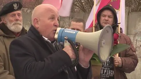 Piotr Rybak na manifestacji w Oświęcimiu