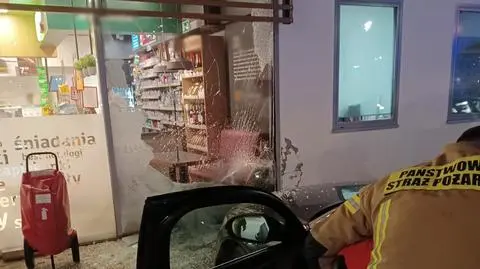 "Zamiast zatrzymać pojazd, wjechała w budynek stacji benzynowej"