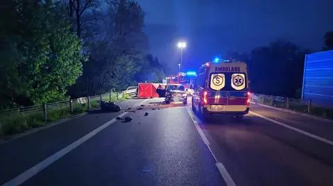 Motocyklista zginął w czołowym zderzeniu z osobówką