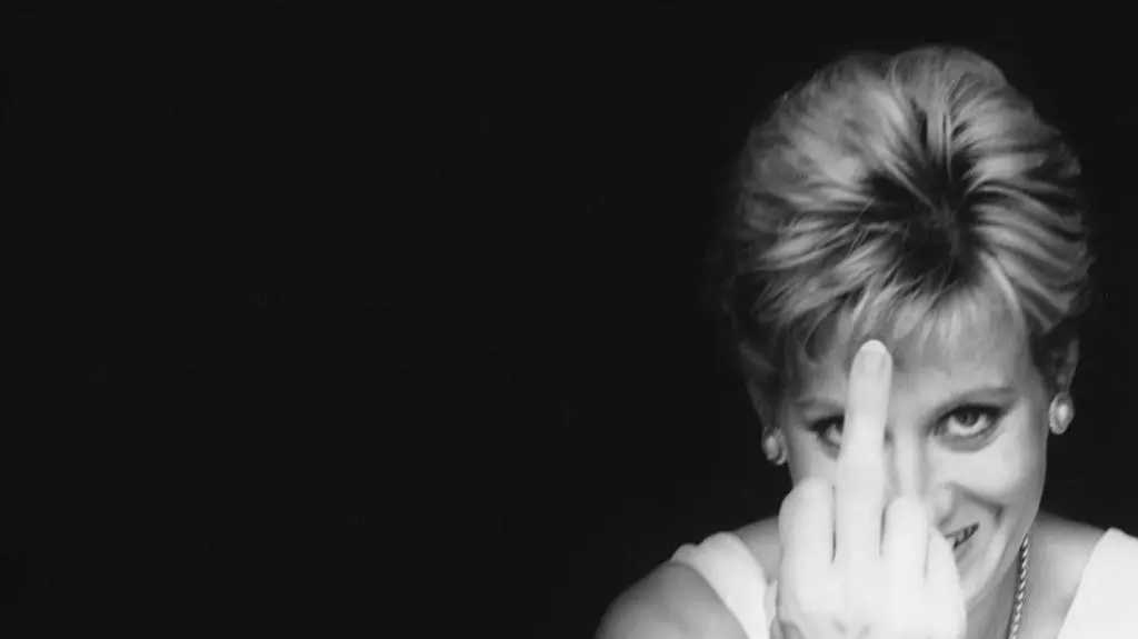 Alison Jackson - "Lady Diana Finger-Up", 2000