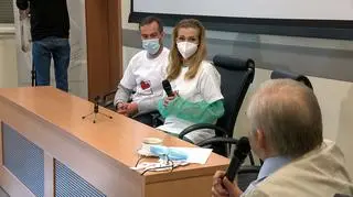 Pani Izabela po przeszczepie płuc, z mężem