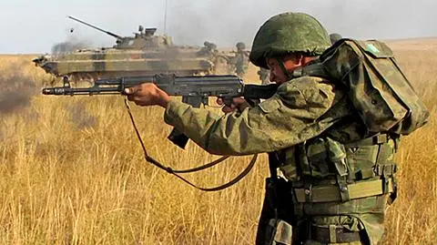 Kontrakt podpisany "z byle kim". "Trudno sobie wyobrazić, że powierzono im broń"