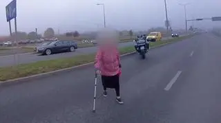Bydgoszcz. Starsza kobieta przechodziła w niedozwolonym miejscu