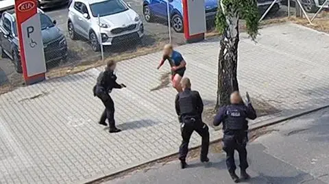 Kamery monitoringu nagrały interwencję policji