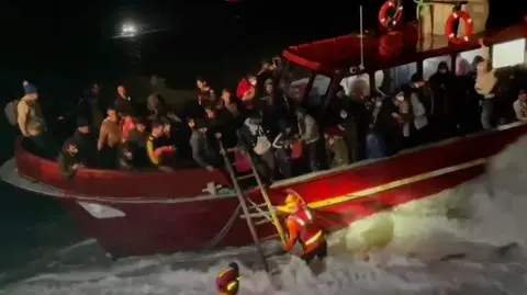 Coraz więcej migrantów przypływa do Włoch. Salvini oskarża Unię Europejską