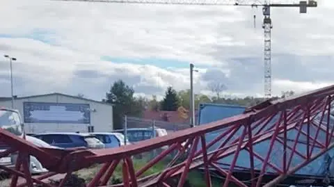Katastrofa na budowie, przewrócił się dźwig