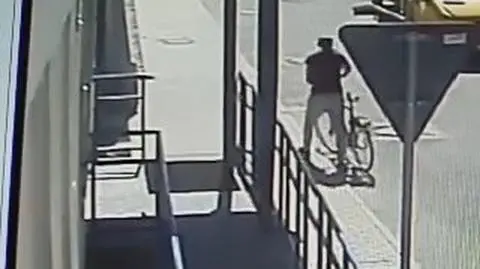 Przyjechał rowerem do komendy, chciał sprawdzić, czy nie jest pijany. Dostał mandat