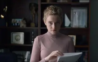Julia Garner w głośnym filmie "Asystentka"