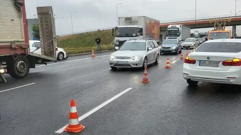 Trzy auta zderzyły się na Południowej Obwodnicy Warszawy