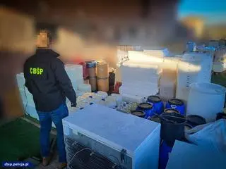 Przejęto ponad sto litrów gotowego narkotyku