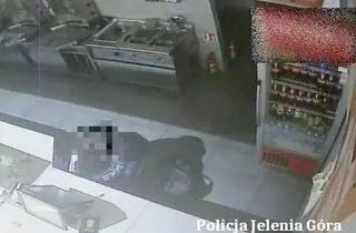 19-latek chował się w galeriach przed ich zamknięciem