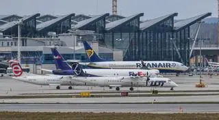 W Polsce Ryanair korzysta z 13 lotnisk; sześć z nich to bazy, w których ma 42 samoloty