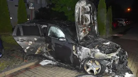 Spalony samochód jednego ze strażaków