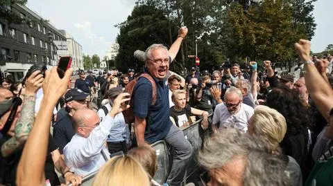 Protesty przed Sejmem przeciw nowelizacji ustawy o Sądzie Najwyższym