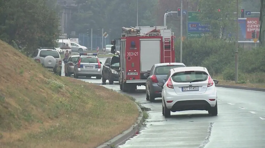 Pirat drogowy staranował w Katowicach blokadę z radiowozów