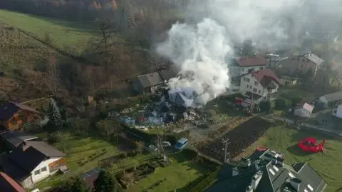 Wybuch w Ustroniu. Zniszczony dom, akcja ratunkowa służb