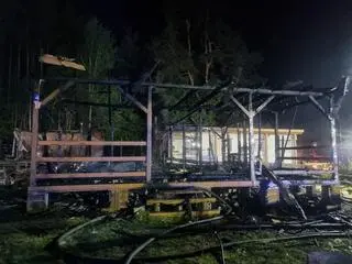 Siemiany. Dwie osoby poparzone w pożarze domków letniskowych