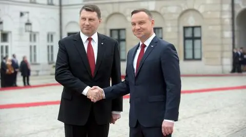 Andrzej Duda wita prezydenta Łotwy
