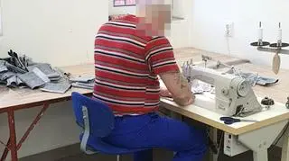 31 osadzonych w Zakładzie Karnym w Wołowie szyje maseczki, by wspomóc walkę z koronawirusem