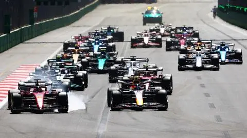 Koszmar Ferrari w Baku. Verstappen nie mógł z tego nie skorzystać