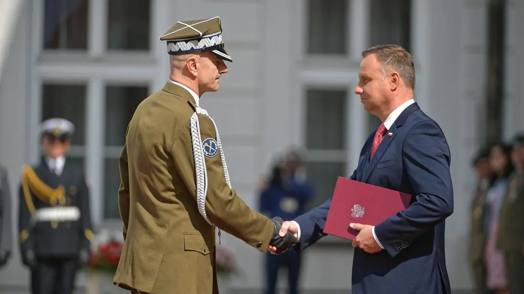 Szef Sztabu Generalnego z aktem wskazania na naczelnego dowódcę na czas wojny