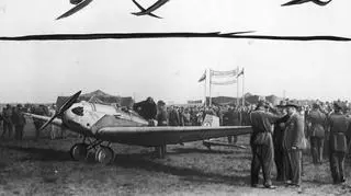 W samolocie Raab-Katzenstein widoczny pilot Kanadyjczyk John Carberry startujący w barwach niemieckiego Aeroklubu (1929 r